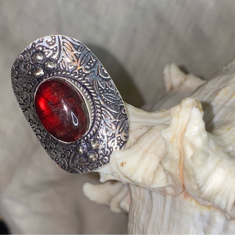 Exotic Red Flash Labradorite Renaissance ring - Picture 5 of 9